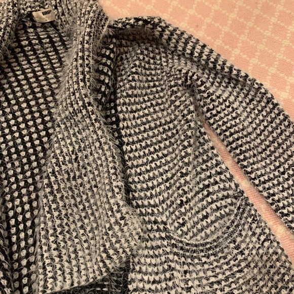 LF Oversized Wool Knit Sweater - Picture 2 of 3